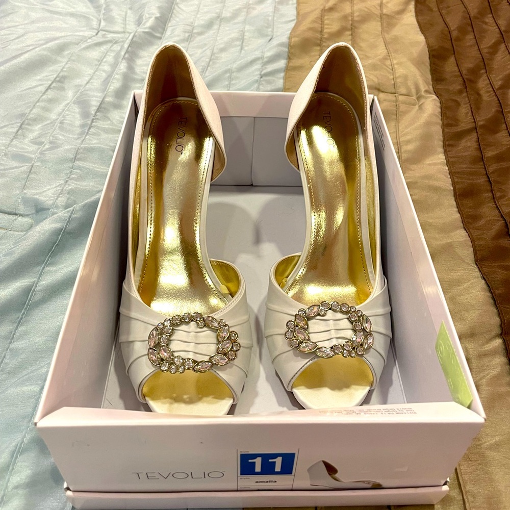 Tevolio white heel open-toed shoes SIZE 11